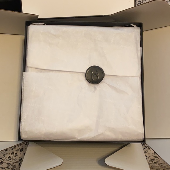 SALE❗️Authentic Chanel Box & Receipt Holder - Picture 3 of 9